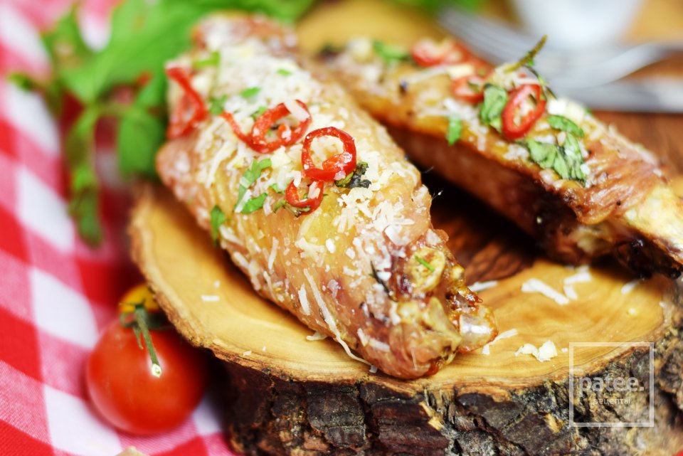 Запеченные крылышки индейки с пармезаном и чесноком - Шаг 15