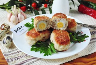 Котлеты из индейки с перепелиными яйцами