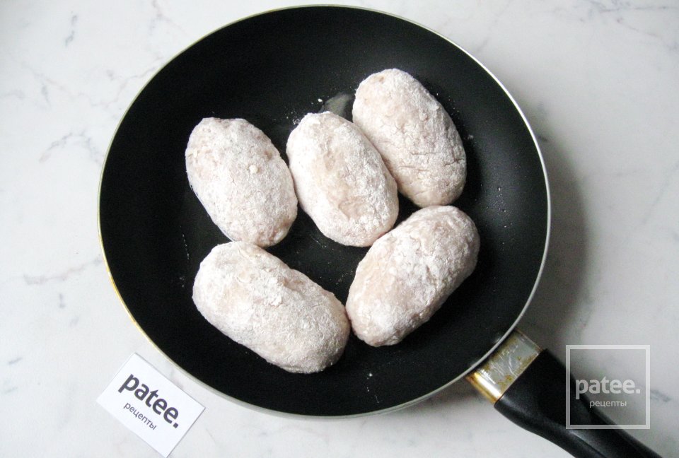 Котлеты из индейки с перепелиными яйцами - Шаг 11