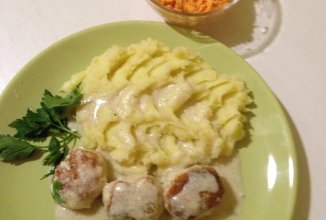 Куриные тефтельки в сметанном соусе