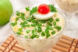 Салат с кальмарами