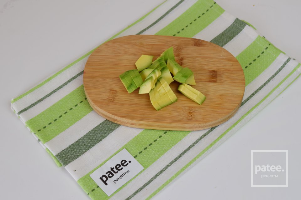 Салат с куриным филе, авокадо и ананасом - Шаг 5