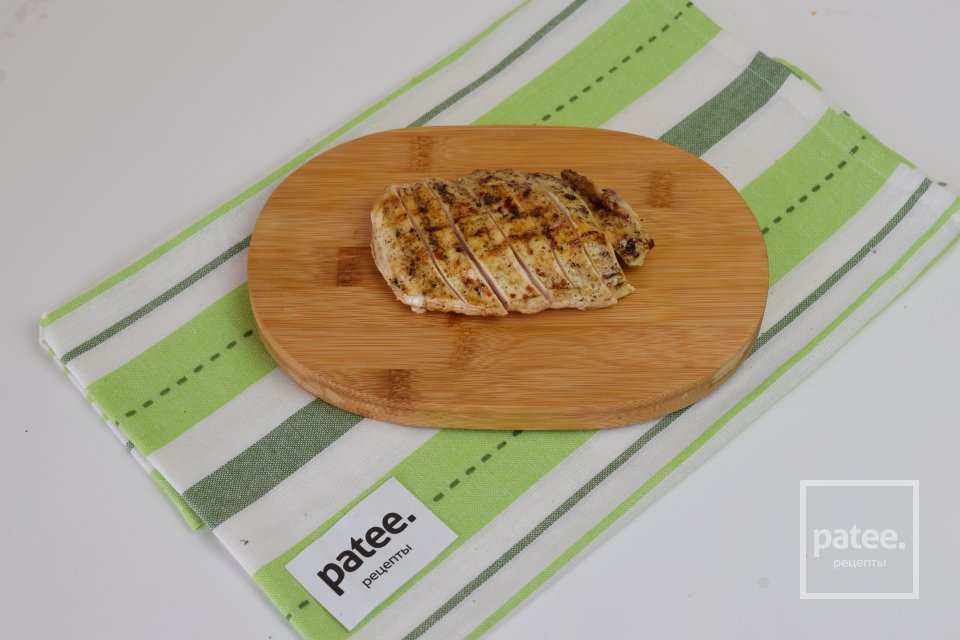 Салат с куриным филе, авокадо и ананасом - Шаг 11