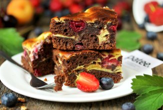 Брауни с творогом и вишней