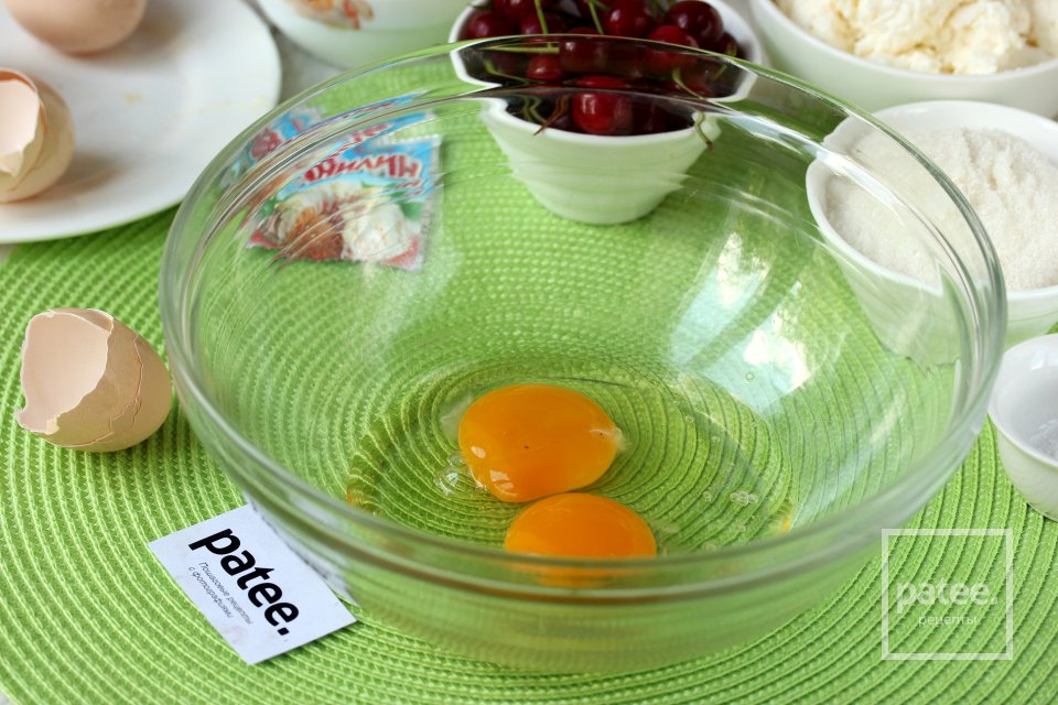 Брауни с творогом и вишней - Шаг 5