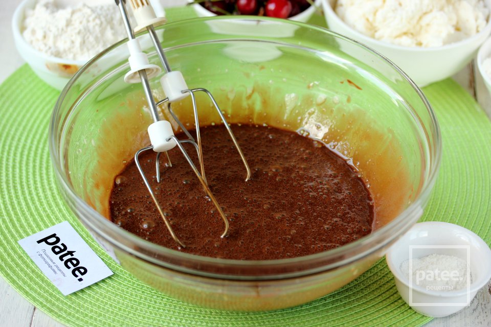 Брауни с творогом и вишней - Шаг 9