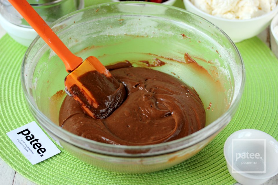 Брауни с творогом и вишней - Шаг 10