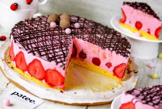 Торт Птичье молоко с клубникой