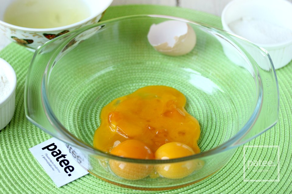 Торт Птичье молоко с клубникой - Шаг 4