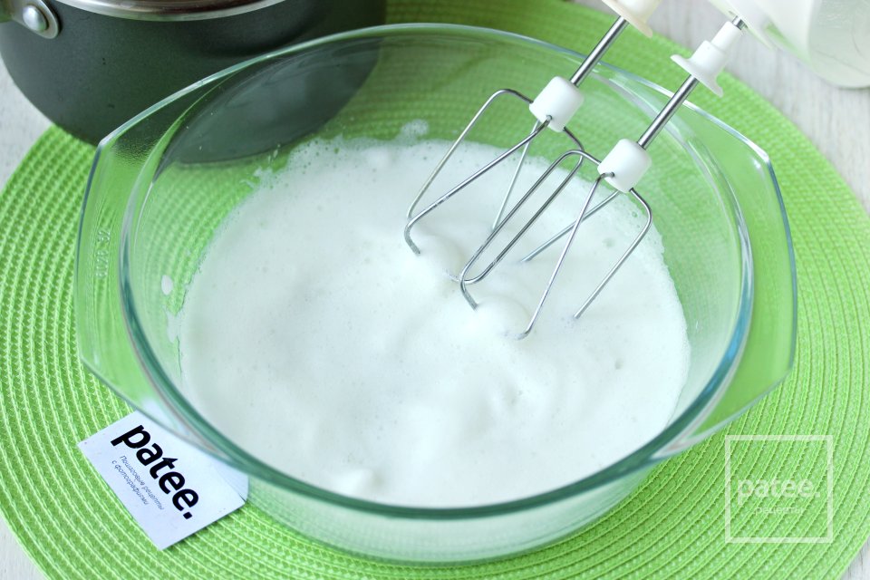 Торт Птичье молоко с клубникой - Шаг 12