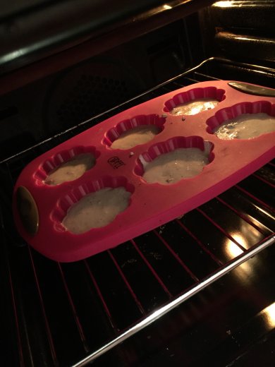 Маффины творожные с изюмом🤘🏼🍮 - Шаг 5