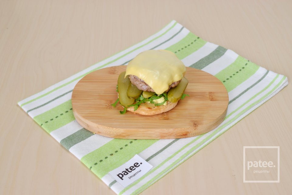 Бургер с котлетой из говядины - Шаг 10