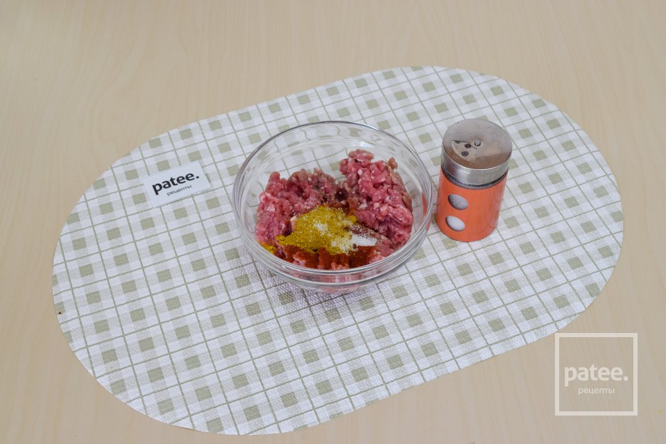 Пикантные мясные шарики в томатном соусе, фаршированные оливками - Шаг 4