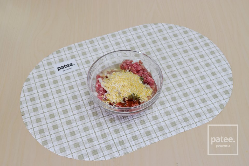 Пикантные мясные шарики в томатном соусе, фаршированные оливками - Шаг 7