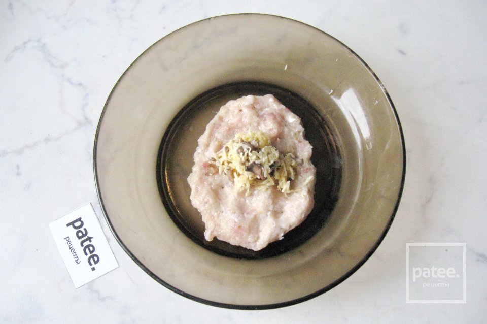 Котлеты из индейки с сыром и грибами - Шаг 11