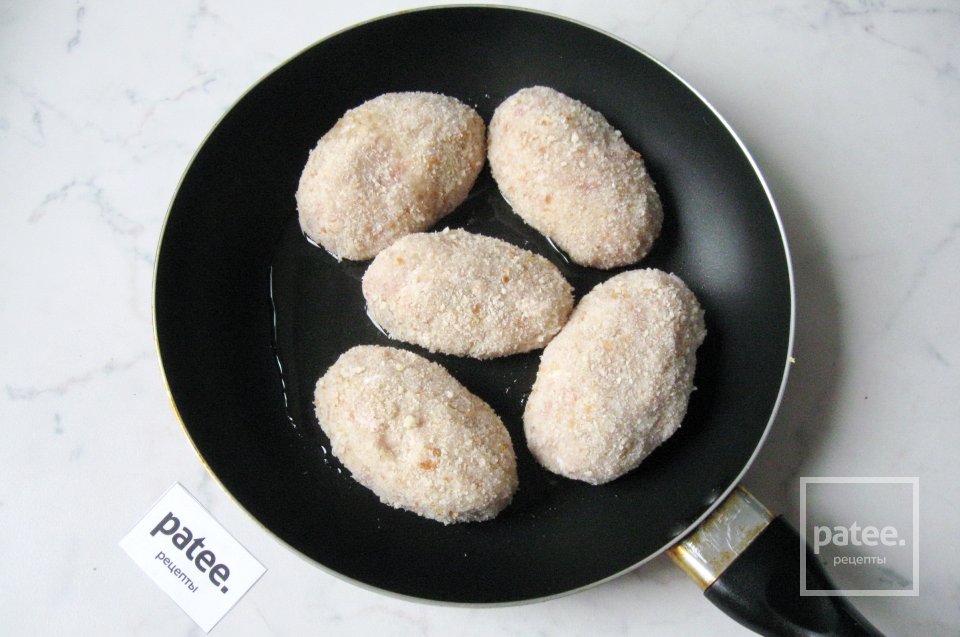 Котлеты из индейки с сыром и грибами - Шаг 14