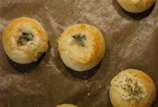 Булочки с голубым сыром и чесноком