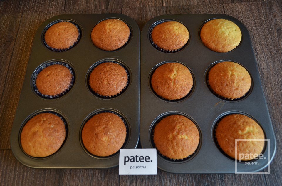 Капкейки с нежным кремом и итальянской меренгой - Шаг 12