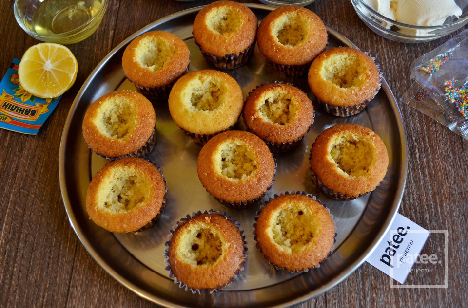 Капкейки с нежным кремом и итальянской меренгой - Шаг 14