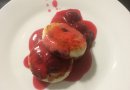 Сырники с ягодным соусом