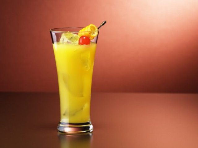 Апельсиновое-ананасовый коктейль