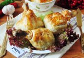 Куриные голени с капустой и грибами в мешочках