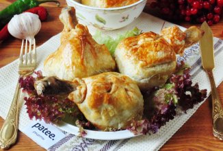 Куриные голени с капустой и грибами в мешочках