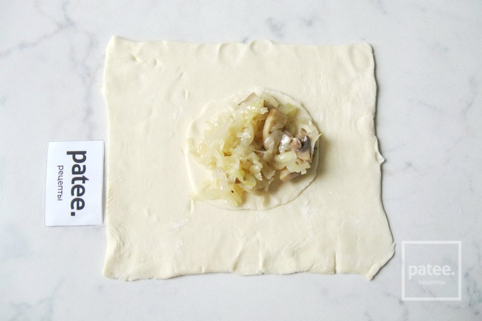 Куриные голени с капустой и грибами в мешочках - Шаг 9