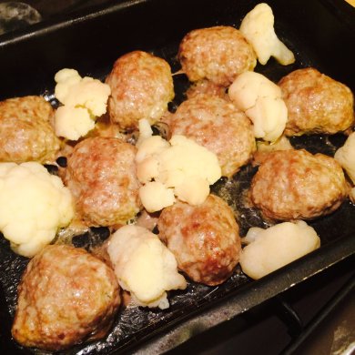 Свиные котлеты,запечённые с цветной капустой. - Шаг 6