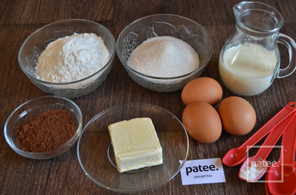 Шоколадный торт с йогуртовым муссом и эм-энд-эмсами - Шаг 1