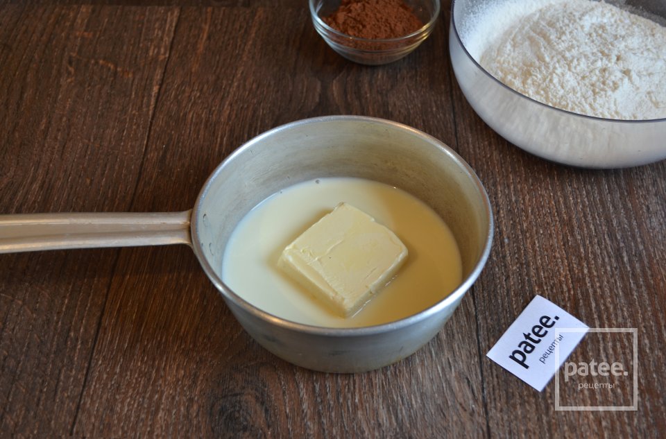 Шоколадный торт с йогуртовым муссом и эм-энд-эмсами - Шаг 6