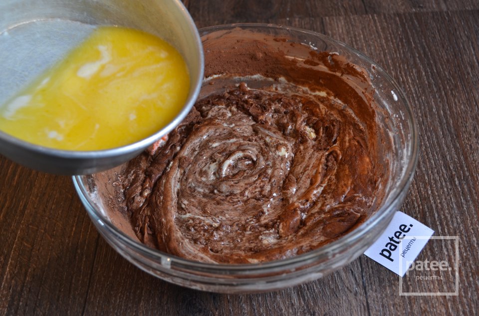 Шоколадный торт с йогуртовым муссом и эм-энд-эмсами - Шаг 10