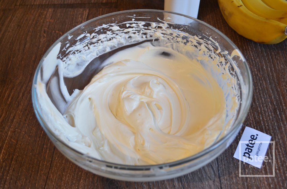 Шоколадный торт с йогуртовым муссом и эм-энд-эмсами - Шаг 15