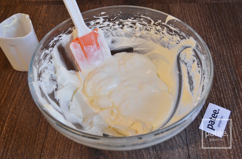 Шоколадный торт с йогуртовым муссом и эм-энд-эмсами - Шаг 17