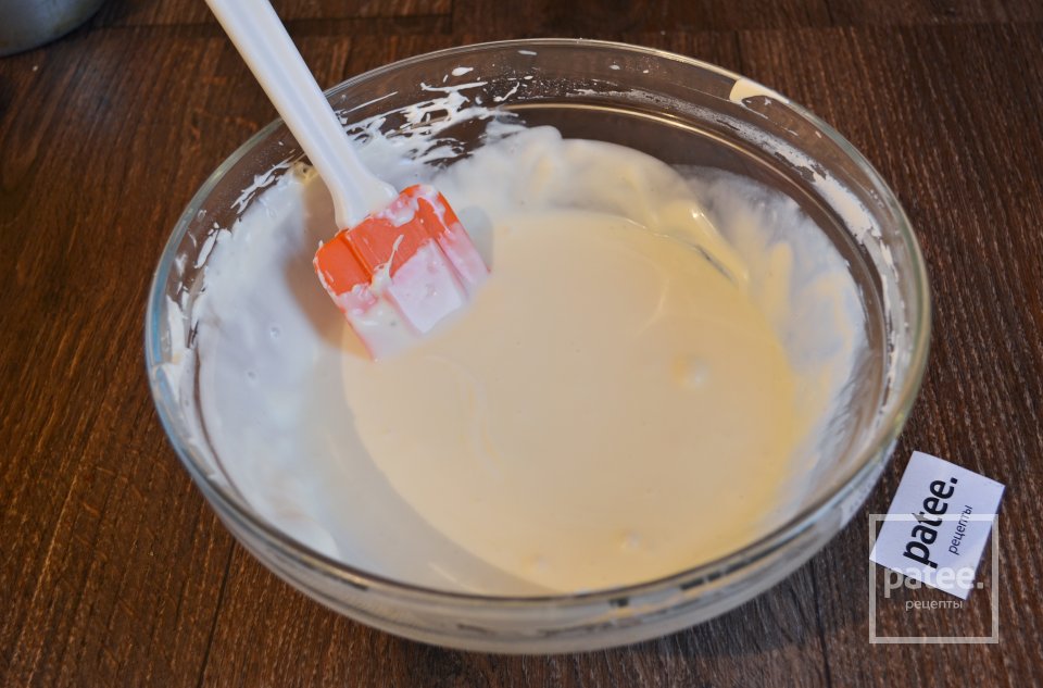 Шоколадный торт с йогуртовым муссом и эм-энд-эмсами - Шаг 18