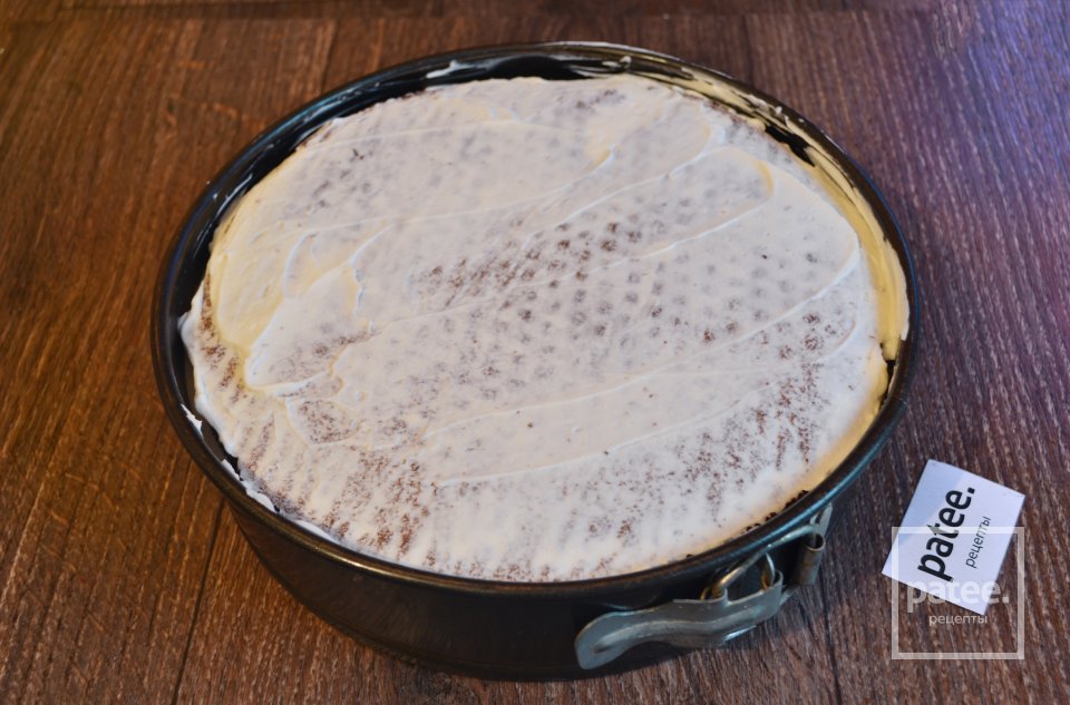 Шоколадный торт с йогуртовым муссом и эм-энд-эмсами - Шаг 21