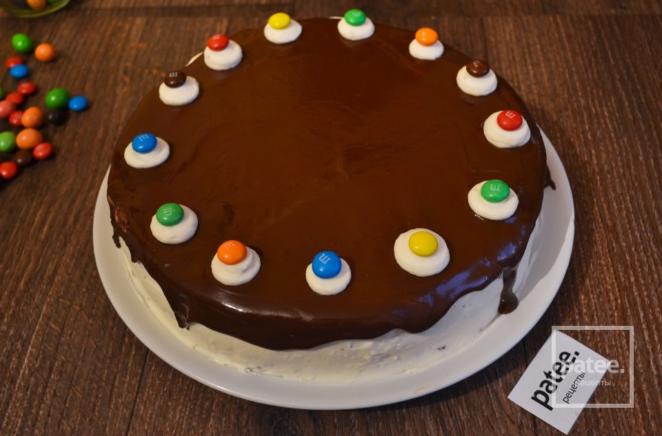 Шоколадный торт с йогуртовым муссом и эм-энд-эмсами - Шаг 25