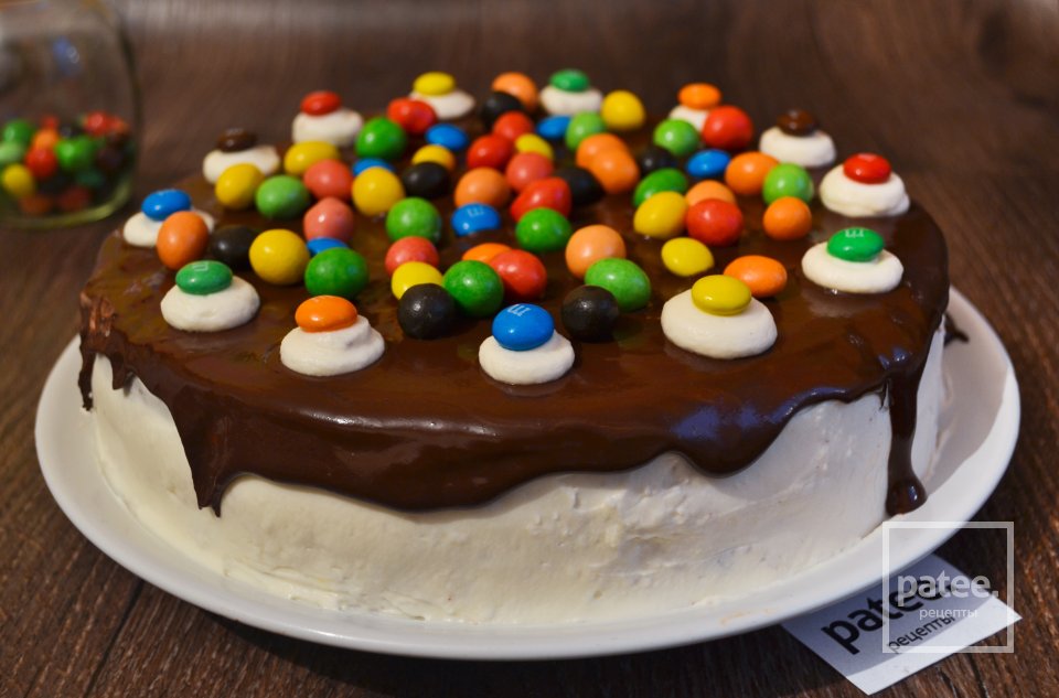 Шоколадный торт с йогуртовым муссом и эм-энд-эмсами - Шаг 26