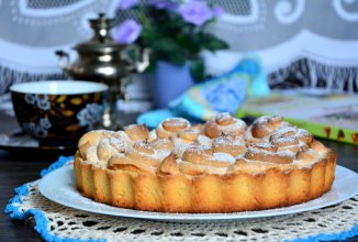 Сливовый пирог с безе