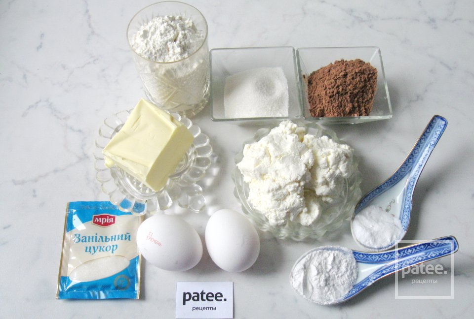 Пирог из шоколадной крошки с творогом - Шаг 1