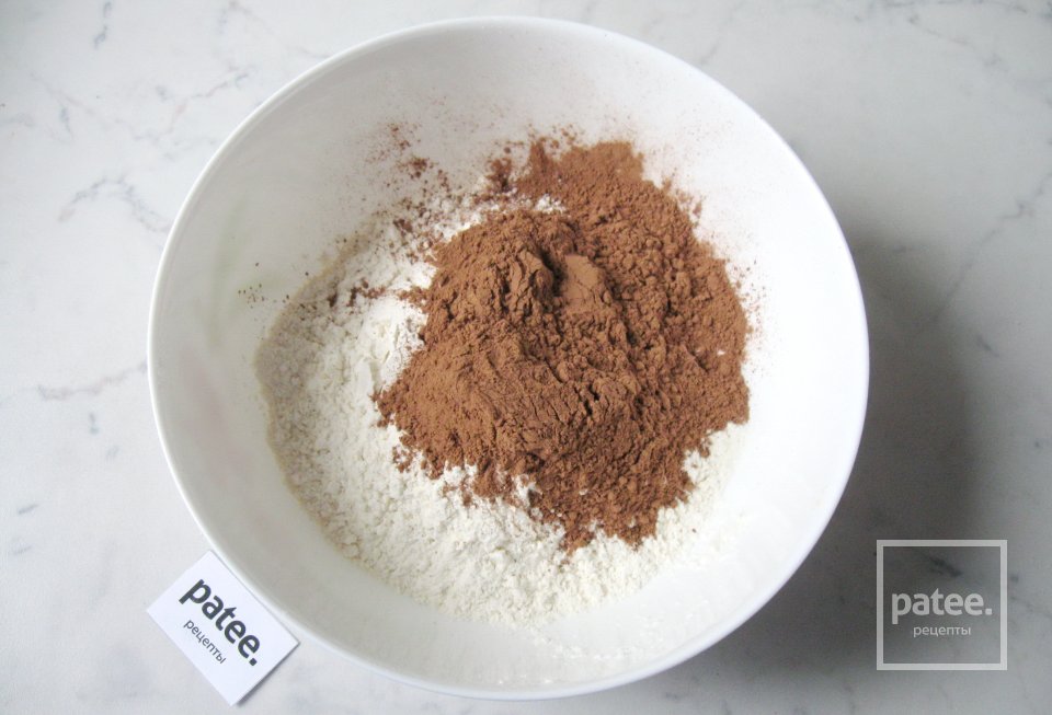 Пирог из шоколадной крошки с творогом - Шаг 7