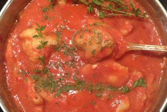 Равиоли с сыром в томатном соусе