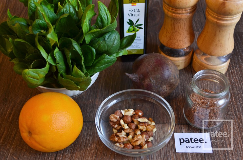 Салат из запеченной свеклы со шпинатом и апельсином - Шаг 1