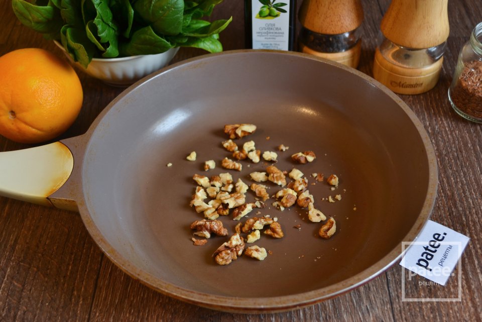 Салат из запеченной свеклы со шпинатом и апельсином - Шаг 3