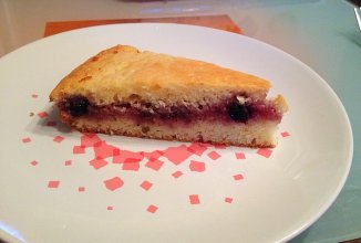 Творожно-смородиновый бисквит