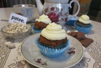 Капкейк овсяной с шоколадом и сахарной глазурью