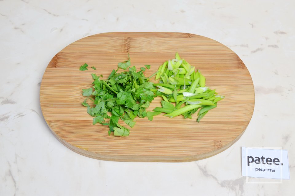 Свинина с яйцом, креветками и рисовой лапшой - Шаг 12