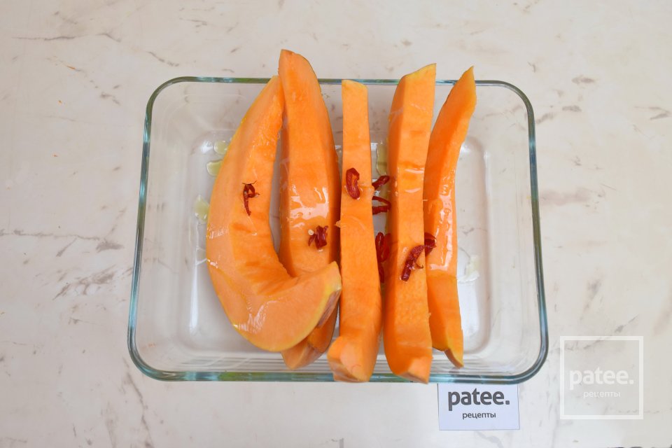 Гарнир из мускатной тыквы с травами и сыром - Шаг 5