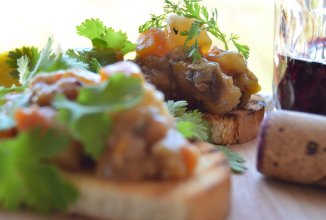 Брускетта с рубленной овощной икрой