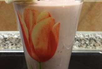 Творожно-вишнево-банановое смузи